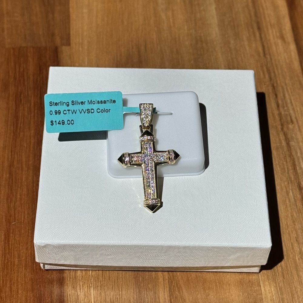 NWT Gold Sterling Silver Moisanite Cross Pendant 0.99 CTW WSD Color - Picture 3 of 4